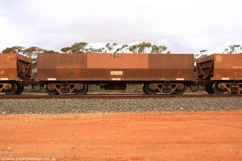 100822 6001
WOE type iron ore waggon WOE 33237 is one of a batch of twenty seven built by Goninan WA between September and October 2002 with serial number and fleet number 736 for Koolyanobbing iron ore operations, Binduli Triangle 22nd August 2010.
Keywords: WOE-type;WOE33237;Goninan-WA;950103-004;