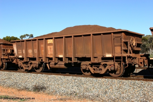 060528 4580
WOA type iron ore waggon WOA 31302 is leader of a batch of thirty nine built by WAGR Midland Workshops between 1970 and 1971 with fleet number 201 for Koolyanobbing iron ore operations, with a 75 ton and 1018 ft³ capacity, seen here with fines ore at Bonnie Vale, May 28, 2006.
Keywords: WOA-type;WOA31302;WAGR-Midland-WS;type-leader;