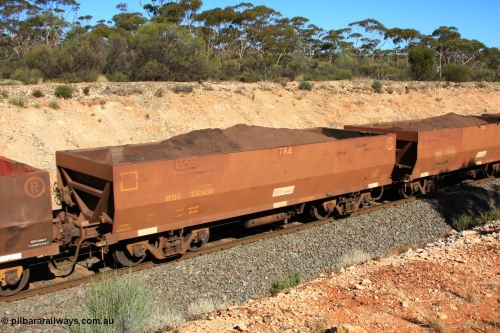 100602 8561
WOE type iron ore waggon WOE 33285 is one of a batch of thirty five built by United Goninan WA between January and April 2005 with serial number 950104-025 and fleet number 784 for Koolyanobbing iron ore operations, build date of 03/2005 with a revised load of 82.5 tonnes and PORTMAN painted out, seen here west of Binduli, June 2, 2010.
Keywords: WOE-type;WOE33285;United-Goninan-WA;950104-025;