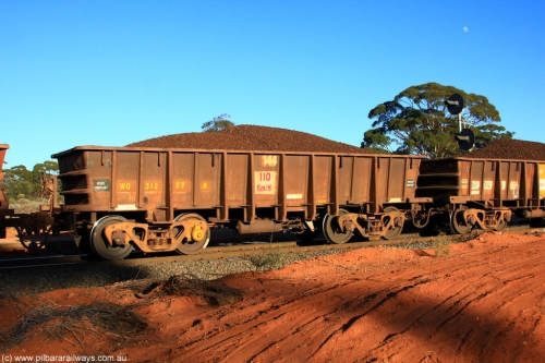 100731 02357
WO type iron ore waggon WO 31257 is one of a batch of eighty six built by WAGR Midland Workshops between 1967 and March 1968 with fleet number 144 for Koolyanobbing iron ore operations, with a 75 ton and 1018 ft³ capacity, on loaded train 6413 at Binduli Triangle, 31st July 2010.
Keywords: WO-type;WO31257;WAGR-Midland-WS;