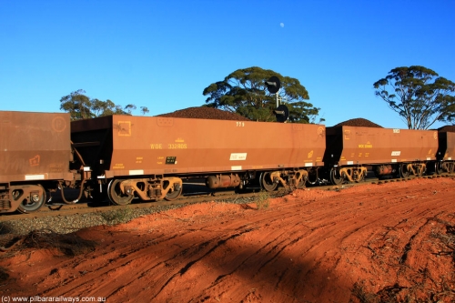 100731 02368
WOE type iron ore waggon WOE 33280 is one of a batch of thirty five built by United Goninan WA between January and April 2005 with serial number 950104-020 and fleet number 779 for Koolyanobbing iron ore operations, on loaded train 6413 at Binduli Triangle, 31st July 2010.
Keywords: WOE-type;WOE33280;United-Goninan-WA;950104-020;
