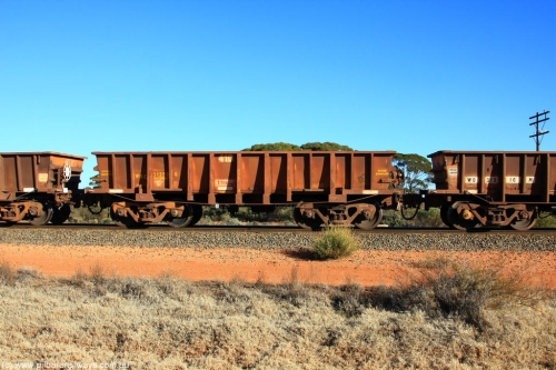 100731 02451
WOC type iron ore waggon WOC 31350 is one of a batch of thirty built by Goninan WA between October 1997 to January 1998 with fleet number 410 for Koolyanobbing iron ore operations with a 75 ton capacity, on empty train 6418 at Binduli Triangle, July 31, 2010.
Keywords: WOC-type;WOC31350;Goninan-WA;