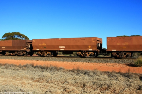 100731 02499
WOE type iron ore waggon WOE 33530 is one of a batch of one hundred and twenty eight built by United Group Rail WA between August 2008 and March 2009 with serial number 950211-070 and fleet number 9015 for Koolyanobbing iron ore operations, on empty train 6418 at Binduli Triangle, July 31, 2010.
Keywords: WOE-type;WOE33530;United-Group-Rail-WA;950211-070;