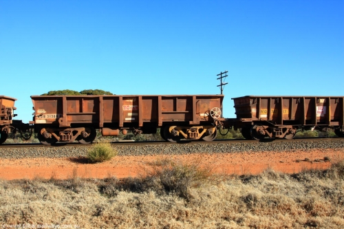 100731 02533
WOB type iron ore waggon WOB 31384 is one of a batch of twenty five built by Comeng WA between 1974 and 1975 and converted from Mt Newman high sided waggons by WAGR Midland Workshops with a capacity of 67 tons with fleet number 309 for Koolyanobbing iron ore operations, on empty train 6418 at Binduli Triangle, July 31, 2010.
Keywords: WOB-type;WOB31384;Comeng-WA;Mt-Newman-Mining;