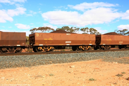 100731 02841
WOE type iron ore waggon WOE 33579 is one of a batch of one hundred and twenty eight built by United Group Rail WA between August 2008 and March 2009 with serial number 950211-104 and fleet number 9071 for Koolyanobbing iron ore operations, on loaded train 7415 at Binduli Triangle, July 31, 2010.
Keywords: WOE-type;WOE33579;United-Group-Rail-WA;950211-104;