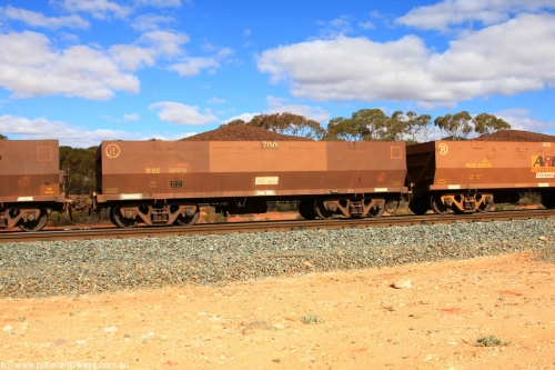 100731 02862
WOE type iron ore waggon WOE 31117 is one of a batch of one hundred and thirty built by Goninan WA between March and August 2001 with serial number 950092-107 and fleet number 700 for Koolyanobbing iron ore operations, on loaded train 7415 at Binduli Triangle, July 31, 2010.
Keywords: WOE-type;WOE31117;Goninan-WA;950092-107;