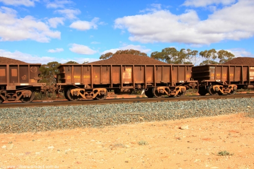 100731 02890
WOA type iron ore waggon WOA 31315 is one of a batch of thirty nine built by WAGR Midland Workshops between 1970 and 1971 with fleet number 208 for Koolyanobbing iron ore operations, with a 75 ton and 1018 ft³ capacity, on loaded train 7415 at Binduli Triangle, 31st July 2010.
Keywords: WOA-type;WOA31315;WAGR-Midland-WS;