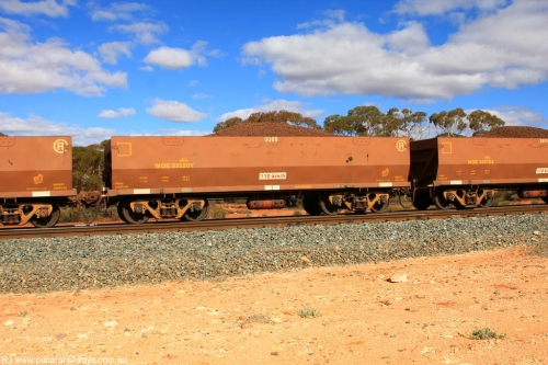 100731 02898
WOE type iron ore waggon WOE 33520 is one of a batch of one hundred and twenty eight built by United Group Rail WA between August 2008 and March 2009 with serial number 950211-060 and fleet number 9069 for Koolyanobbing iron ore operations, on loaded train 7415 at Binduli Triangle, July 31, 2010.
Keywords: WOE-type;WOE33520;United-Group-Rail-WA;950211-060;