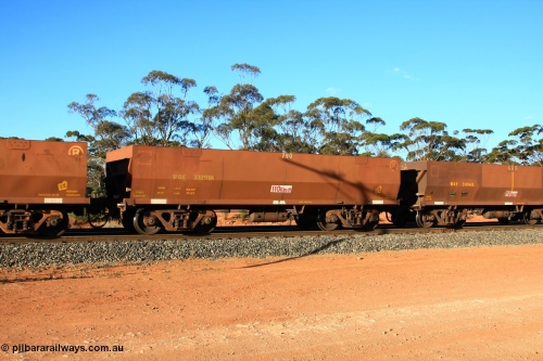 100731 03130
WOE type iron ore waggon WOE 33291 is one of a batch of thirty five built by United Goninan WA between January and April 2005 with serial number 950104-031 and fleet number 790 for Koolyanobbing iron ore operations, empty train arriving at Binduli Triangle, July 31, 2010.
Keywords: WOE-type;WOE33291;United-Goninan-WA;950104-031;