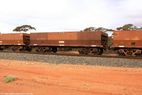 100822 5924
WOE type iron ore waggon WOE 33255 is one of a batch of twenty seven built by Goninan WA between September and October 2002 with serial number 950103-022 and fleet number 754 for Koolyanobbing iron ore operations, Binduli Triangle August 22, 2010.
Keywords: WOE-type;WOE33255;Goninan-WA;950103-022;