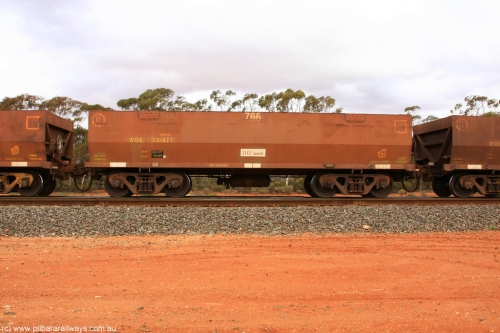 100822 5975
WOE type iron ore waggon WOE 33267 is one of a batch of thirty five built by Goninan WA between January and April 2005 with serial number 950104-007 and fleet number 766 for Koolyanobbing iron ore operations, Binduli Triangle August 22, 2010.
Keywords: WOE-type;WOE33267;Goninan-WA;950104-007;