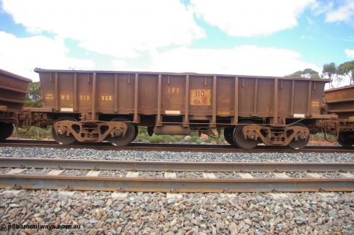 PD 12620
Binduli, WO type iron ore waggon WO 31292 is one of a batch of fifteen built by WAGR Midland Workshops between July and October 1968 with fleet number 171 for Koolyanobbing iron ore operations, with a 75 ton and 1018 ft³ capacity.
Keywords: Peter-D-Image;WO-type;WO31292;WAGR-Midland-WS;