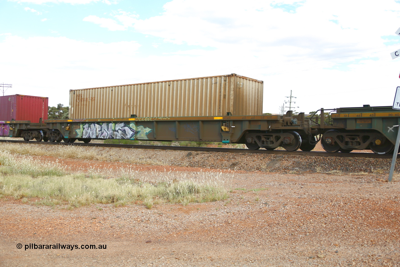 210407 9873
Parkeston, 2MP5 intermodal train, RRXY 9, platform 3 with an SCF Rail Containers 40' 4EG1 type container SCFU 410248 with Austrans. The RRXY type 5-pack well waggon set is one of eleven built by Bradken Qld in 2002 for Toll from a Williams-Worley design.
Keywords: RRXY-type;RRXY9;Williams-Worley;Bradken-Rail-Qld;