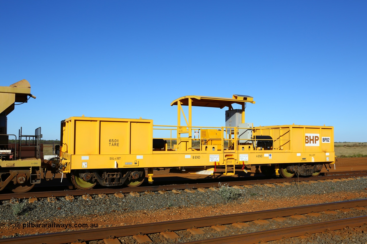 180615 1574
Walla Siding, BHP took delivery of two new ballast ploughs in December 2017. They were built by CRRC Yangtze China in 2017 and weigh in at 65 tonnes. The ploughs are numbered BP 01 and BP 02. We finally caught up with them top and tail on a ballast consist, here's BP 02.
Roland Depth photo.
