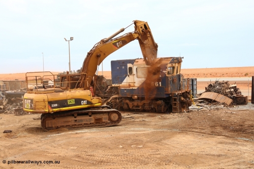 160128 00584
Wedgefield, Sims Metal Yard, Goninan rebuilt GE model CM40-8M unit 5661 is now match for the 40 tonne Cat excavator model 330DL as the shears tear the cab to pieces.
Keywords: 5661;Goninan;GE;CM40-8M;8412-06/94-152;rebuild;Comeng-NSW;ALCo;M636C;5488;C6084-4;