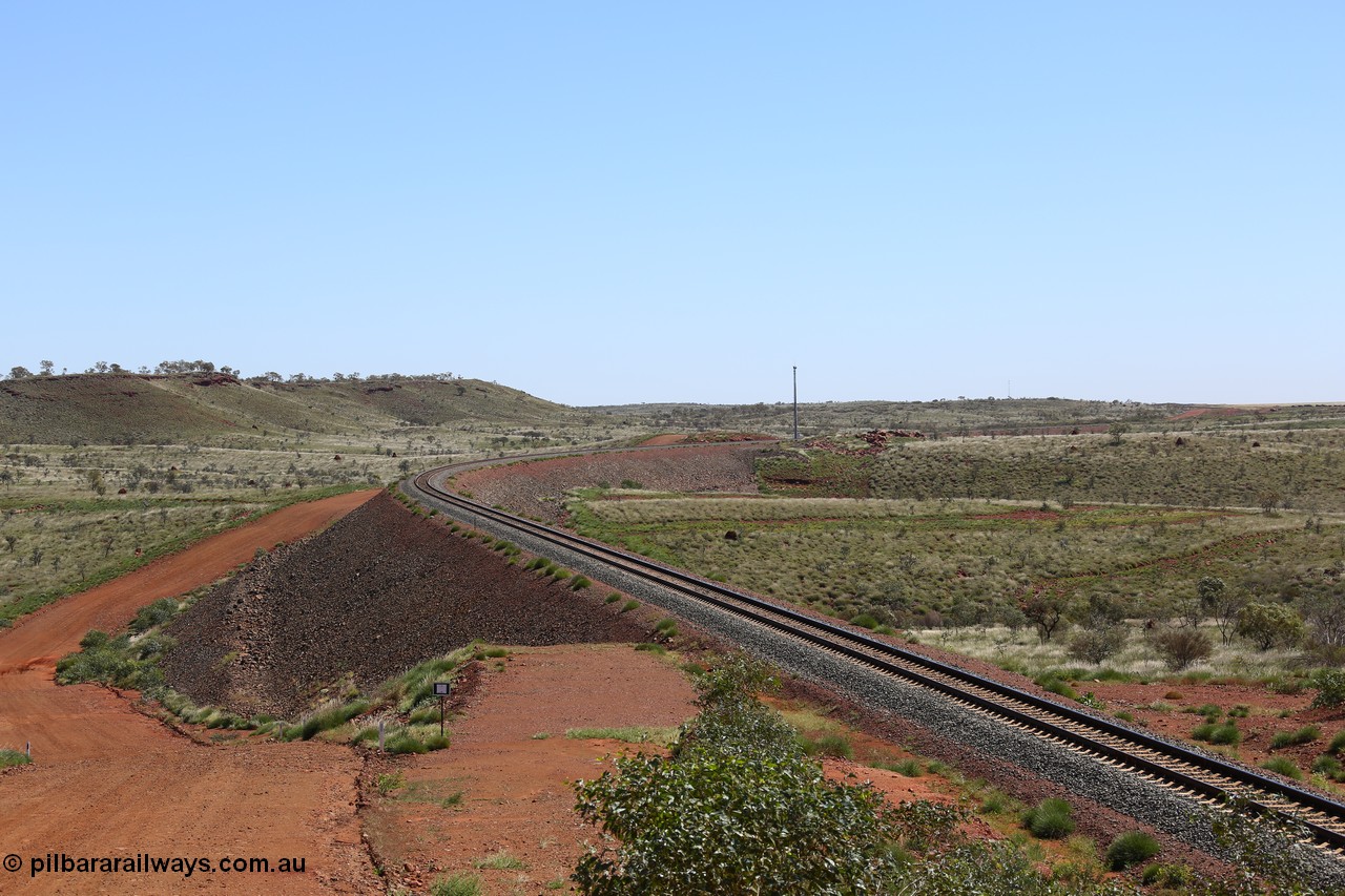 150505 7950
FMG Solomon Line, looking west along elevated section of track, repeater tower in distance. Geodata: [url=https://goo.gl/maps/4VSdBsGb3an] -22.0398833 118.6280733 [/url].
