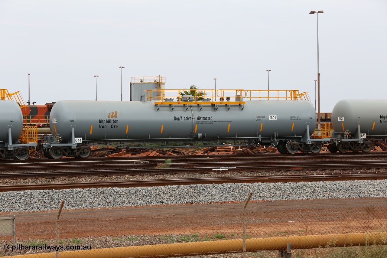 150523 8217
Nelson Point Yard, BHP Billiton diesel fuel tank waggon 0044 with safety slogan 'Don't drive distracted', total capacity of 117 m3 for a nominal capacity of 113 m3 built in China by CNR - QRRS.
Keywords: CNR-QRRS-China;BHP-tank-waggon;