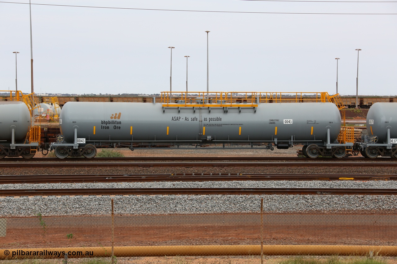 150523 8220
Nelson Point Yard, BHP Billiton diesel fuel tank waggon 0043 with safety slogan 'ASAP - As safe as possible', total capacity of 117 m3 for a nominal capacity of 113 m3 built in China by CNR - QRRS.
Keywords: CNR-QRRS-China;BHP-tank-waggon;