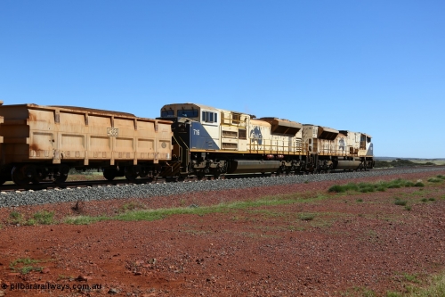 150505 7986
FMG Solomon Line, bank engines Progress Rail EMD SD70ACe/LCi unit 716 serial 20118693-008 and EMD SD90MAC unit 901 serial 976833-1, this unit has been repowered with an 16-710G3 prime mover, at the 227 km as they bank the loaded train upgrade at an increasing speed as the front of the train has topped the grade. Geodata: [url=https://goo.gl/maps/gSzXJkmY3ux] -22.0187117 118.5850933 [/url].
Keywords: FMG-716;Progress-Rail-Muncie-USA;EMD;SD70ACe/LCi;FMG-901;SD90MAC-H2;