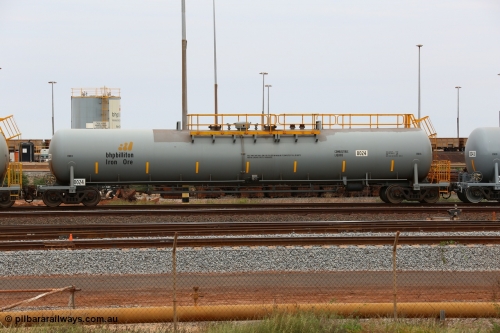 150523 8219
Nelson Point Yard, BHP Billiton diesel fuel tank waggon 0024, total capacity of 117 m3 for a nominal capacity of 113 m3 built in China by CNR - QRRS.
Keywords: CNR-QRRS-China;BHP-tank-waggon;