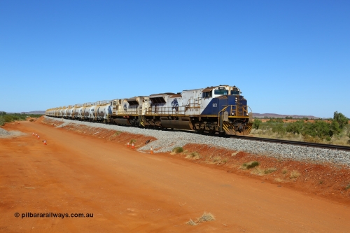 170727 9567
On Abydos Station, cattle not rail, empty FMG fuel train passes a derailment clean-up site at the 81 km behind NS Juniata Shops rebuilt EMD SD90MAC-H model 901 serial 976833-01 which had the 265-H engine replaced in 2013 with a 710, it leads SD70ACe/LCi unit 715 and twenty four empty fuel tank waggons. [url=https://goo.gl/maps/UQ6XZbECzqS2]GeoData[/url].
Keywords: FMG-901;NS-Juniata-Shops-USA;EMD;SD90MAC-H2;976833-1;