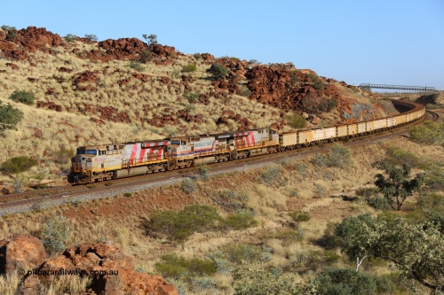 170728 09716
38 km on approach to Harding Siding an empty train rounds the curve under the Water Corp pipe bridge lead by Rio Tinto stripe liveried unit 8147 serial 58728 an General Electric built ES44DCi unit with a sister unit 8149 sandwiching 7065 a Dash 9-44CW unit. 28th July 2017. [url=https://goo.gl/maps/hbJFTzVVYc22]GeoData[/url].
Keywords: 8147;GE;ES44DCi;58728;