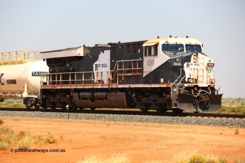 170915 0709
Great Northern Highway 18.2 km grade crossing, empty Roy Hill fuel train powers along bound for Tad Yard with General Electric built ES44ACi unit RHA 1019 serial 64300 leading eleven of Roy Hill's twelve tank waggons. 15th September 2017. [url=https://goo.gl/maps/DR61N4rDVZy]View map here[/url].
Keywords: RHA-class;RHA1019;GE;ES44ACi;64300;