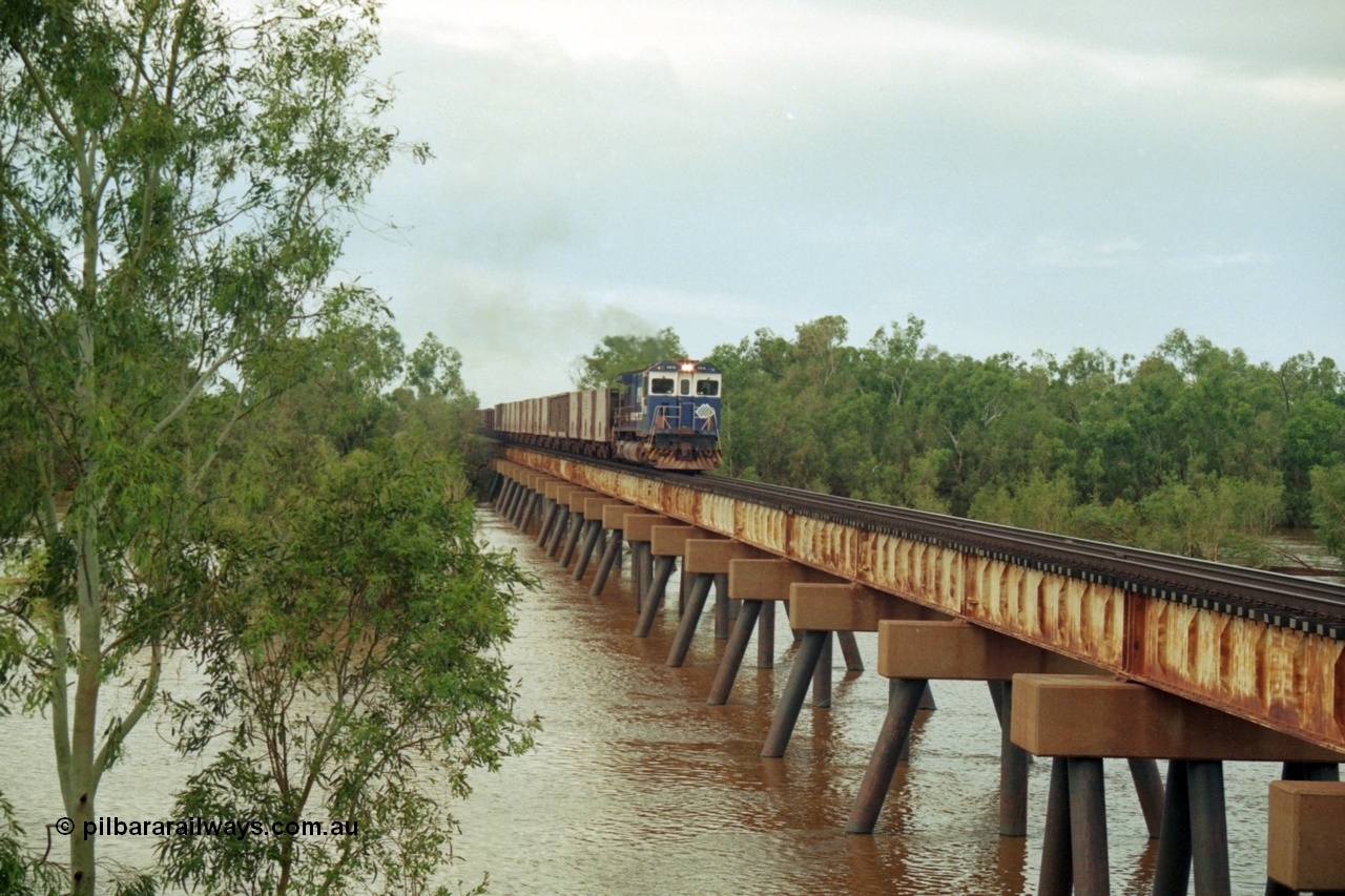 218-09
De Grey River Bridge, a loaded Yarrie train crosses the river behind an original Mt Newman Mining ALCo to GE rebuild carried out by Goninan, originally ALCo C636 5458 to GE model C36-7M unit 5510 'Newman' serial 4839-07 / 87-075.
Keywords: 5510;Goninan;GE;C36-7M;4839-07/87-075;rebuild;AE-Goodwin;ALCO;C636;5458;G6027-2;