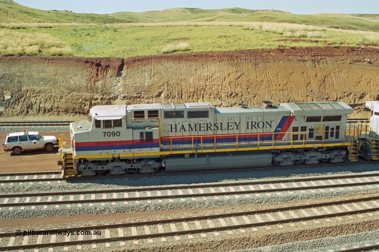 218-33
Yandicoogina or HIY as Hamersley Iron identify it, located 445 km from Parker Point yard in Dampier. Bank engine unit General Electric Dash 9-44CW model 7090 serial 47769 in the delivered 'Pepsi Can' livery.
Keywords: 7090;GE;Dash-9-44CW;47769;