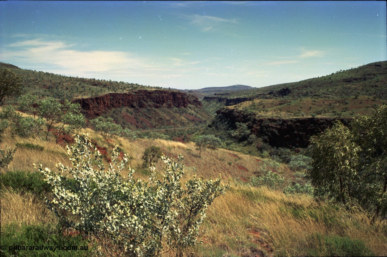 219-14
Munjina Gorge, view looking north towards Auski Roadhouse.
