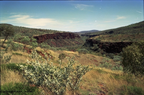 219-15
Munjina Gorge, view looking north towards Auski Roadhouse.
