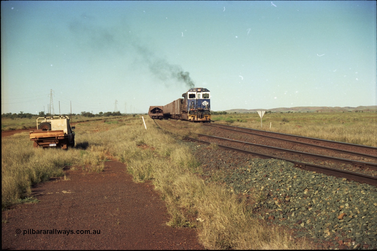 221-06
Hardie Siding, with the days of C36-7M operations numbered, Goninan rebuild 5513 serial 88-078 / 4839-02 from ALCo C636 5453 blasts away from Hardie with a loaded train bound for Finucane Island.
Keywords: 5513;Goninan;GE;C36-7M;4839-02/88-078;rebuild;AE-Goodwin;ALCo;C636;5453;G6012-2;