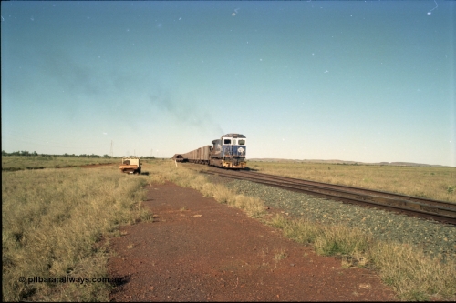 221-08
Hardie Siding, with the days of C36-7M operations numbered, Goninan rebuild 5513 serial 88-078 / 4839-02 from ALCo C636 5453 blasts away from Hardie with a loaded train bound for Finucane Island.
Keywords: 5513;Goninan;GE;C36-7M;4839-02/88-078;rebuild;AE-Goodwin;ALCo;C636;5453;G6012-2;