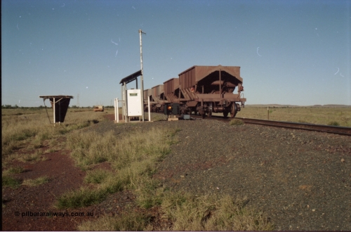 221-11
Hardie Siding, with the switch now set for the siding, the empty train is reversing out back onto the mainline, the ore cars are Tomlinson Steel built bottom discharge units. Note the end of train device are two flashing red lights, and no digitair.

