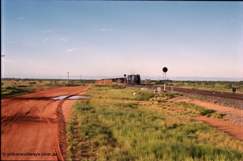 225-04
Bing siding, the afternoon empty train to Yandi was a double AC6000, 112 waggons, AC6000 and 112 waggons for a long time, here's one on approach behind General Electric AC6000 6074 serial 51066 built by GE at Erie. Flashbutt yard is to the right. [url=https://goo.gl/maps/r3bVfZz8aJS2]GeoData[/url].
Keywords: 6074;GE;AC6000CW;51066;