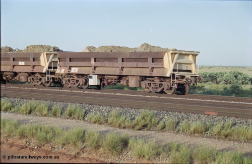 225-28
Bing siding backtrack, Difco USA built short side dump waggon 4 loaded with rip rap, originally built for GML traffic in 1966, side view. [url=https://goo.gl/maps/d3XYJ1cqapJ2]GeoData[/url].
Keywords: Difco-Ohio-USA;