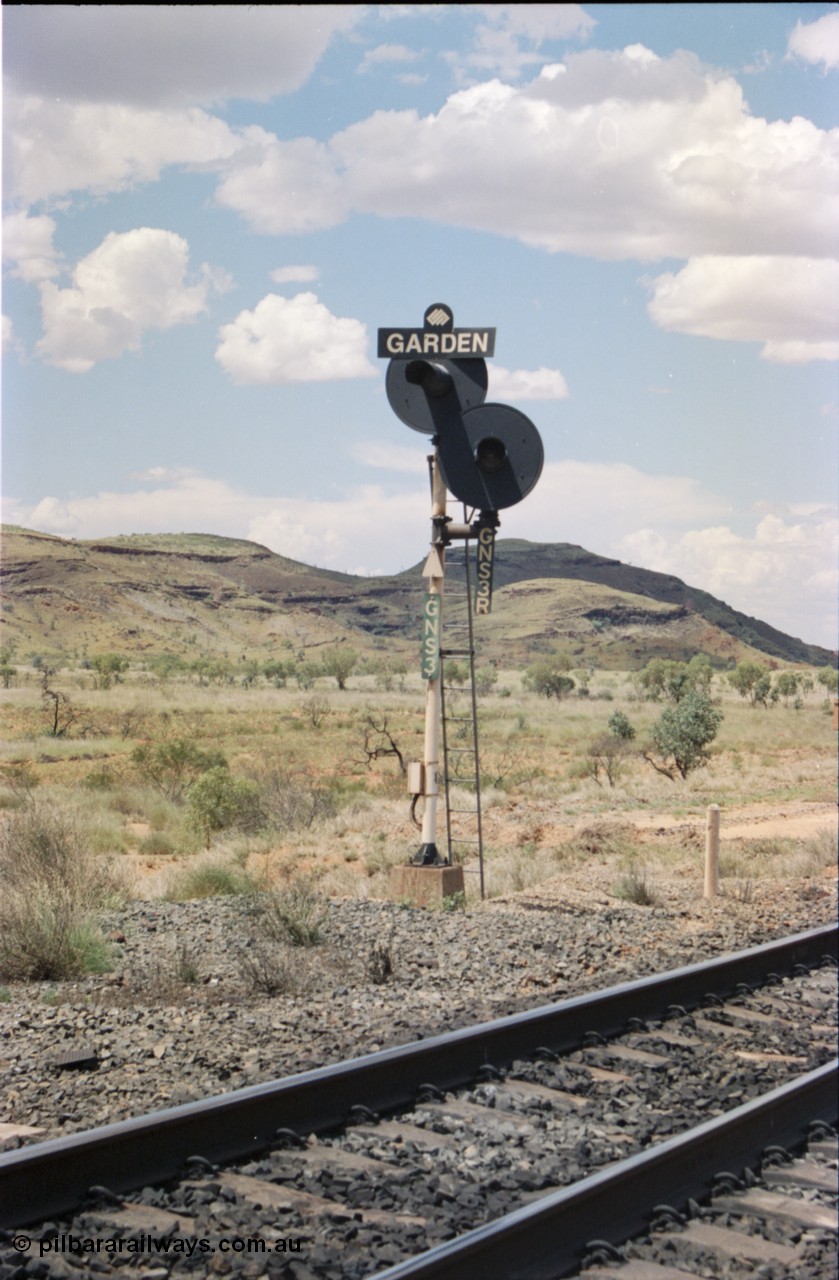 226-12
Garden Siding south end arrival signal post with dual heads, GNS 3 and GNS 3R which is a repeater signal aimed up the hill for loaded trains running down grade. [url=https://goo.gl/maps/GhqKW3xWJPq]GeoData[/url].
