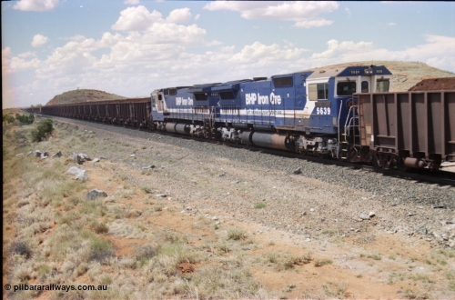226-10
Redmont, at the 202 km the mid-train trailing remote Goninan rebuild CM40-8M GE unit 5639 'Corunna Downs' serial 8281-03/92-128. [url=https://goo.gl/maps/HYx9nXwpXfP2]GeoData[/url].
Keywords: 5639;Goninan;GE;CM40-8M;8281-03/92-128;rebuild;AE-Goodwin;ALCo;C636;5459;G6027-3;