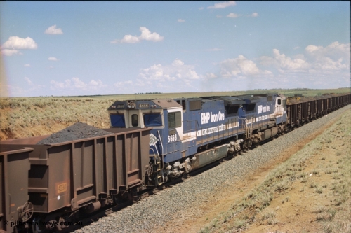 226-34
Shaw siding 219 km, 5656 'Keihin' serial 8412-01 / 94-147 is the lead or controlling remote on the mid-train pair of units, the vinyl windscreen protectors are fitted to the windscreens, note the large flat fuel tank indicating these two units were Comeng NSW built ALCo's. [url=https://goo.gl/maps/JLjSYskHScU2]GeoData[/url].
Keywords: 5656;Goninan;GE;CM40-8M;8412-01/94-147;rebuild;Comeng-NSW;ALCo;M636C;5494;C6084-10;