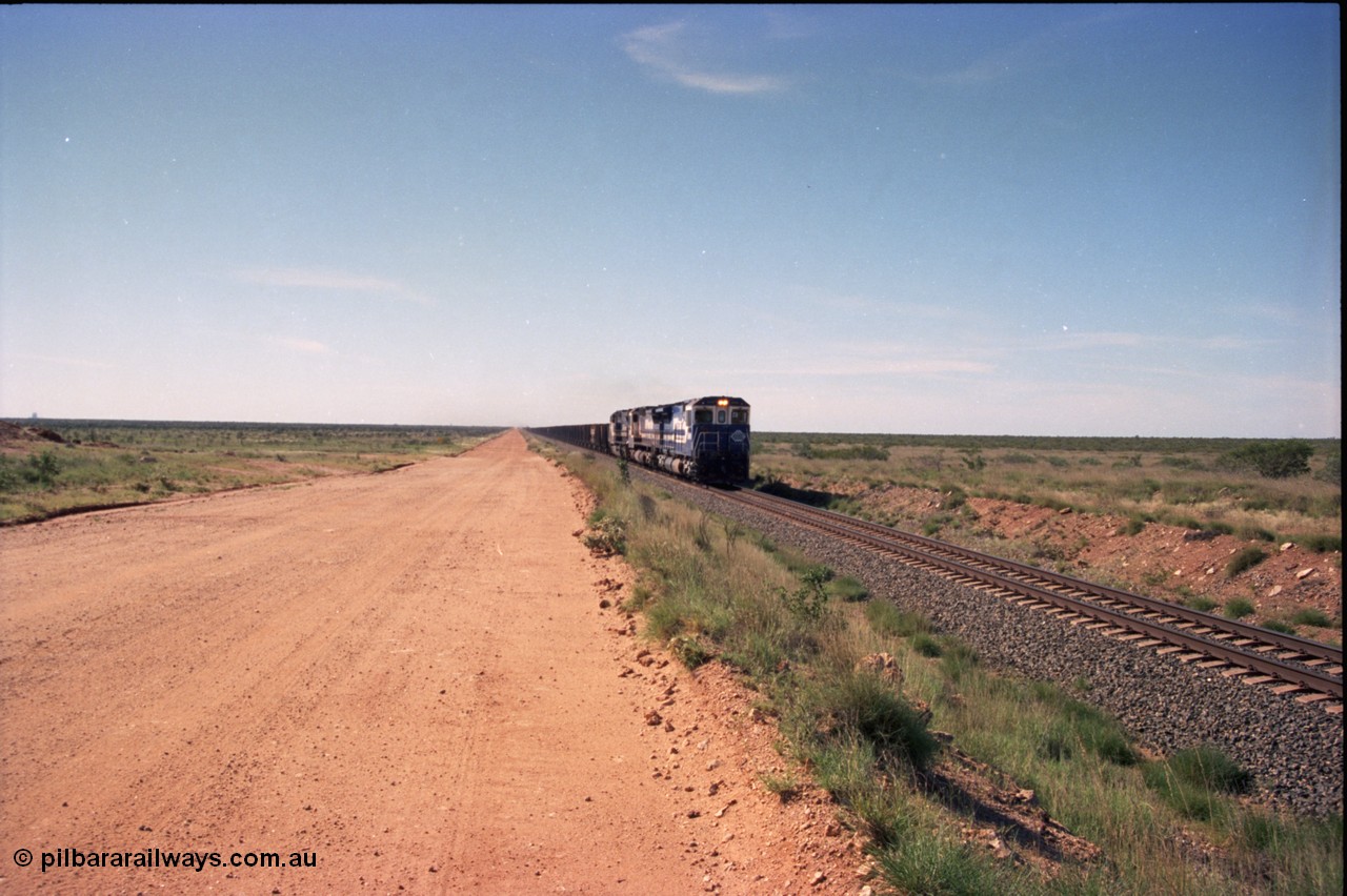 227-21
30 km area on the Newman mainline, east of the original Quarry 1, an empty train powers along the gentle .17% rising grade behind a pair of Goninan CM40-8M GE rebuild units and an General Electric AC6000. [url=https://goo.gl/maps/BY7Zz4F5t822]GeoData[/url].
