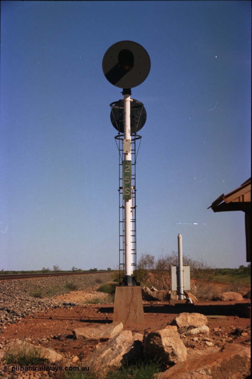 227-33
25 km signal location on the BHP Newman mainline. 25 S for south bound trains, the other signal is 25 N. [url=https://goo.gl/maps/wLVbPJhpBm92]GeoData[/url].
