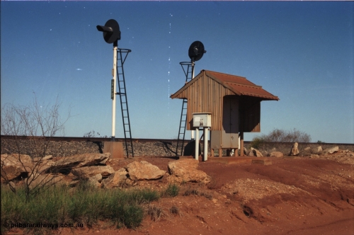 227-30
25 km signal location on the BHP Newman mainline. 25 S for south bound trains, the other signal is 25 N. [url=https://goo.gl/maps/wLVbPJhpBm92]GeoData[/url].
