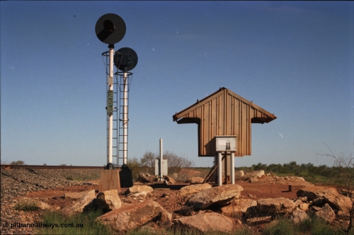 227-32
25 km signal location on the BHP Newman mainline. 25 S for south bound trains, the other signal is 25 N. [url=https://goo.gl/maps/wLVbPJhpBm92]GeoData[/url].
