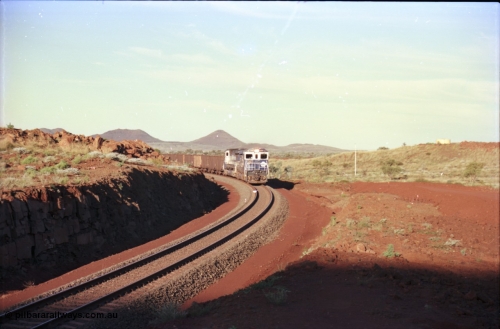228-26
Yandi Two balloon loop, the afternoon empty train arrives at the load-out tunnel behind a standard pair of Goninan rebuilt GE CM40-8M model units 5649 'Pohang' serial 8412-07/93-140 and 5644 'Kangan' serial 8281-09/92-133. Geodata [url=https://goo.gl/maps/KbzBN9Bt4k52] -22.720824, 119.043410 [/url].
Keywords: 5649;Goninan;GE;CM40-8M;8412-07/93-140;rebuild;AE-Goodwin;ALCo;M636C;5473;G6047-5;