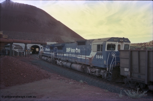 228-31
Yandi Two load-out tunnel, trailing view of empty train about to enter for loading behind a standard pair of Goninan rebuilt GE CM40-8M model units 5649 'Pohang' serial 8412-07/93-140 and 5644 'Kangan' serial 8281-09/92-133. Geodata [url=https://goo.gl/maps/KbzBN9Bt4k52] -22.720824, 119.043410 [/url].
Keywords: 5644;Goninan;GE;CM40-8M;8281-09/92-133;rebuild;AE-Goodwin;ALCo;M636C;5471;G6047-3;