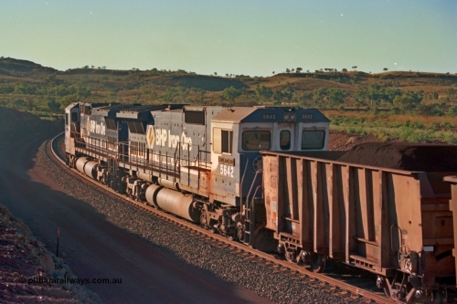 229-32
Yandi Two loadout exit side, as second unit 5642 'Wallareenya' serial 8281-07 / 92-131 a Goninan rebuild CM40-8M GE unit trails sister unit 5650 drag a loading train at 1.2 km/h around the loadout balloon, the waggon behind 5642 is an original Oroville waggon. [url=https://goo.gl/maps/KQ3dQNrTwd42]GeoData[/url].
Keywords: 5642;Goninan;GE;CM40-8M;8281-07/92-131;rebuild;AE-Goodwin;ALCo;C636;5467;G6041-3;