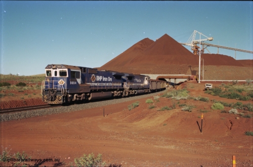 230-27
Yandi Two balloon loop, view of the stockpile area and pedestal stacker, train being loaded at 1.2 km/h behind two Goninan GE CM40-8M rebuilds from different ALCo builders. 5654 'Kashima' serial 8412-11/93-145 is from Comeng ALCo M636 unit 5493 while 5637 'De Grey' serial 8181-01/92-123 is from an AE Goodwin ALCo C636 unit 5456. Geodata [url=https://goo.gl/maps/h68ia1caJvL2] -22.718338, 119.039909 [/url].
Keywords: 5654;Goninan;GE;CM40-8M;8412-11/93-145;rebuild;Comeng-NSW;ALCo;M636C;5493;C6084-9;