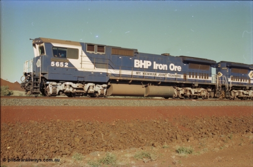 231-06
Yandi Two balloon loop, BHP Iron Ore 5652 'Villanueva' serial 8412-09 / 93-143 an Goninan WA rebuild CM40-8M GE unit loads a train at 1.2 km/h with second unit 5650. [url=https://goo.gl/maps/3vQHZqBXNa32]GeoData[/url].
Keywords: 5652;Goninan;GE;CM40-8M;8412-09/93-143;rebuild;AE-Goodwin;ALCo;M636C;5482;G6061-3;