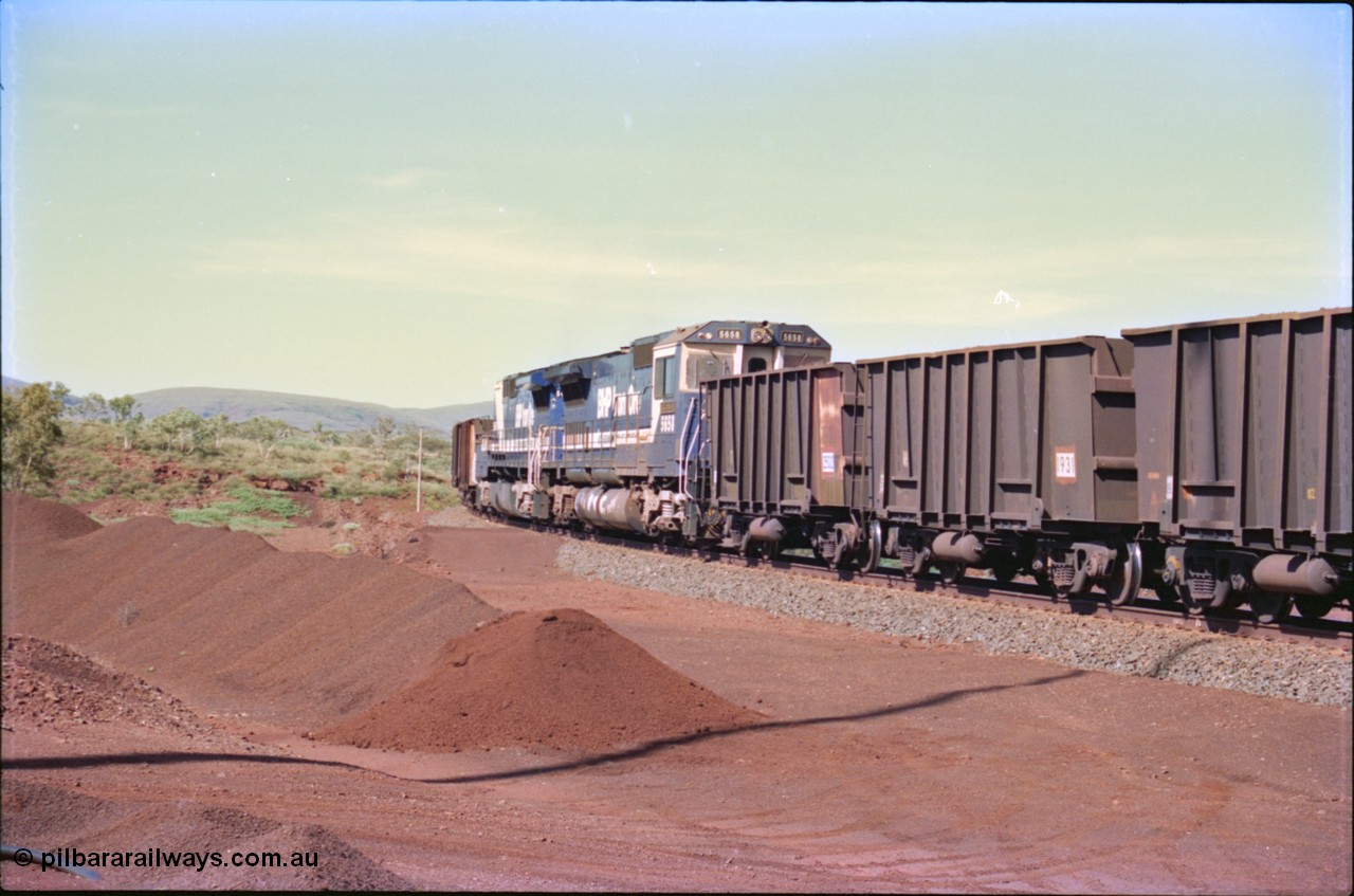 232-24
Yandi One balloon loop, as a train is being loaded the mid-train remotes approach, waggons are standard Comeng WA builds. 18th of February 1997. [url=https://goo.gl/maps/qrCg6FjBfS22]GeoData[/url].
