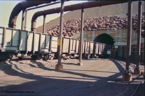 232-21
Yandi One loadout portal as a train is being loaded. Waggons are from left, a 3CR12 re-sheeted Comeng, an Oroville built by Magor USA and a standard Comeng WA build. 18th of February 1997. [url=https://goo.gl/maps/qrCg6FjBfS22]GeoData[/url].
